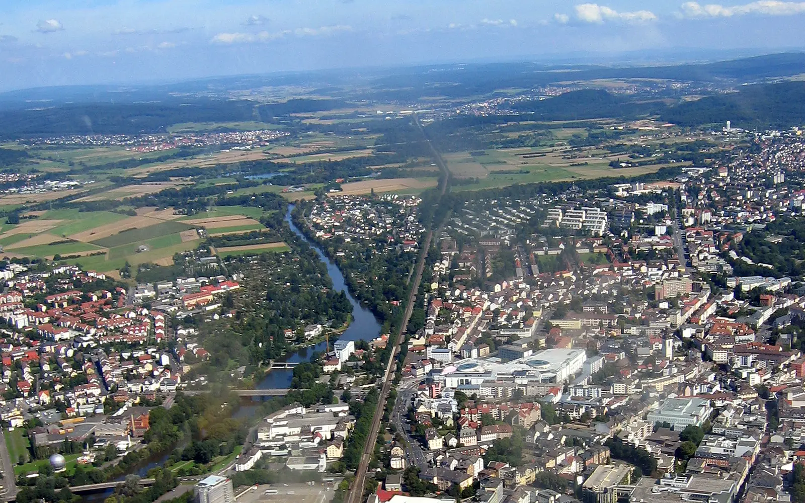 Luftaufnahme von Gießen mit der Lahn und der Innenstadt
