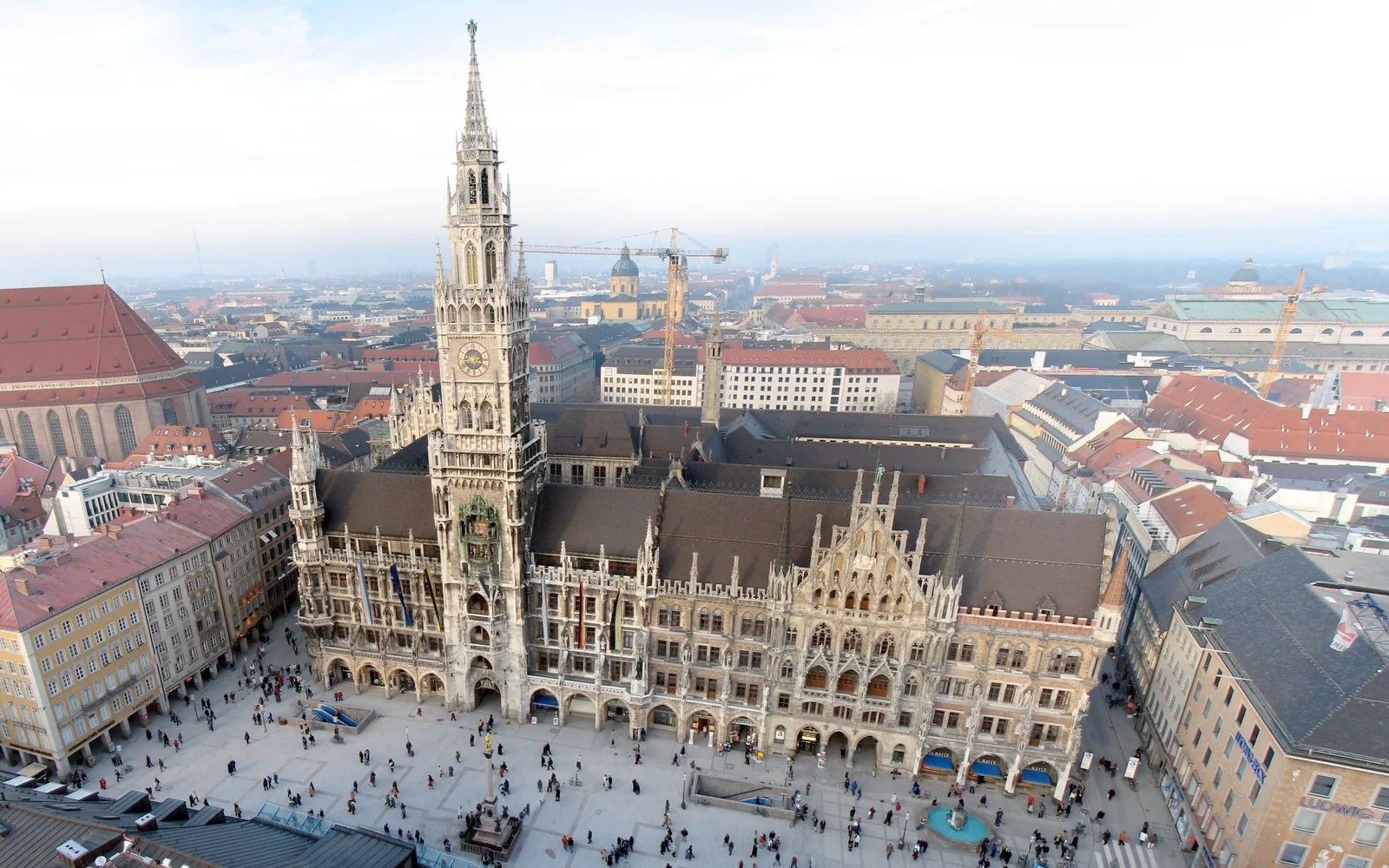 Marienplatz mit Neuem Rathaus in München, dem Hauptmotiv der Sammeltasse